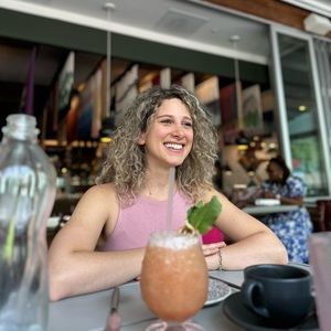 Meet your Posher, Valeria